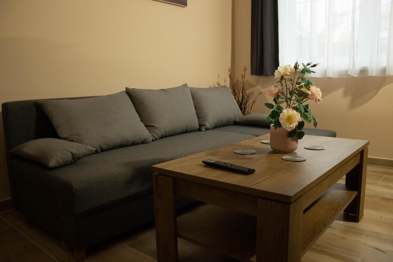 Apartmany Pilot Velka Hledsebe ภายนอก รูปภาพ