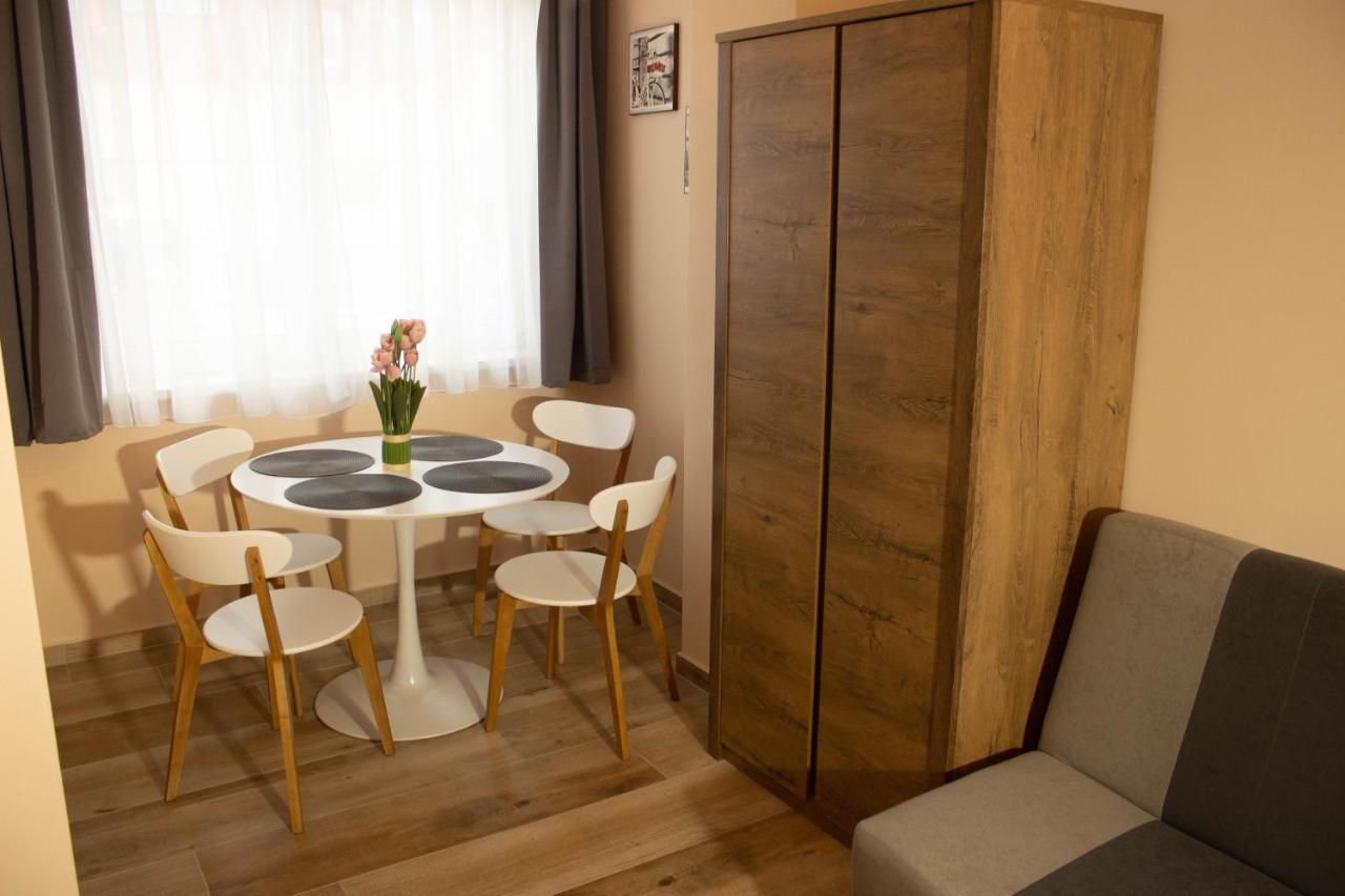 Apartmany Pilot Velka Hledsebe ภายนอก รูปภาพ