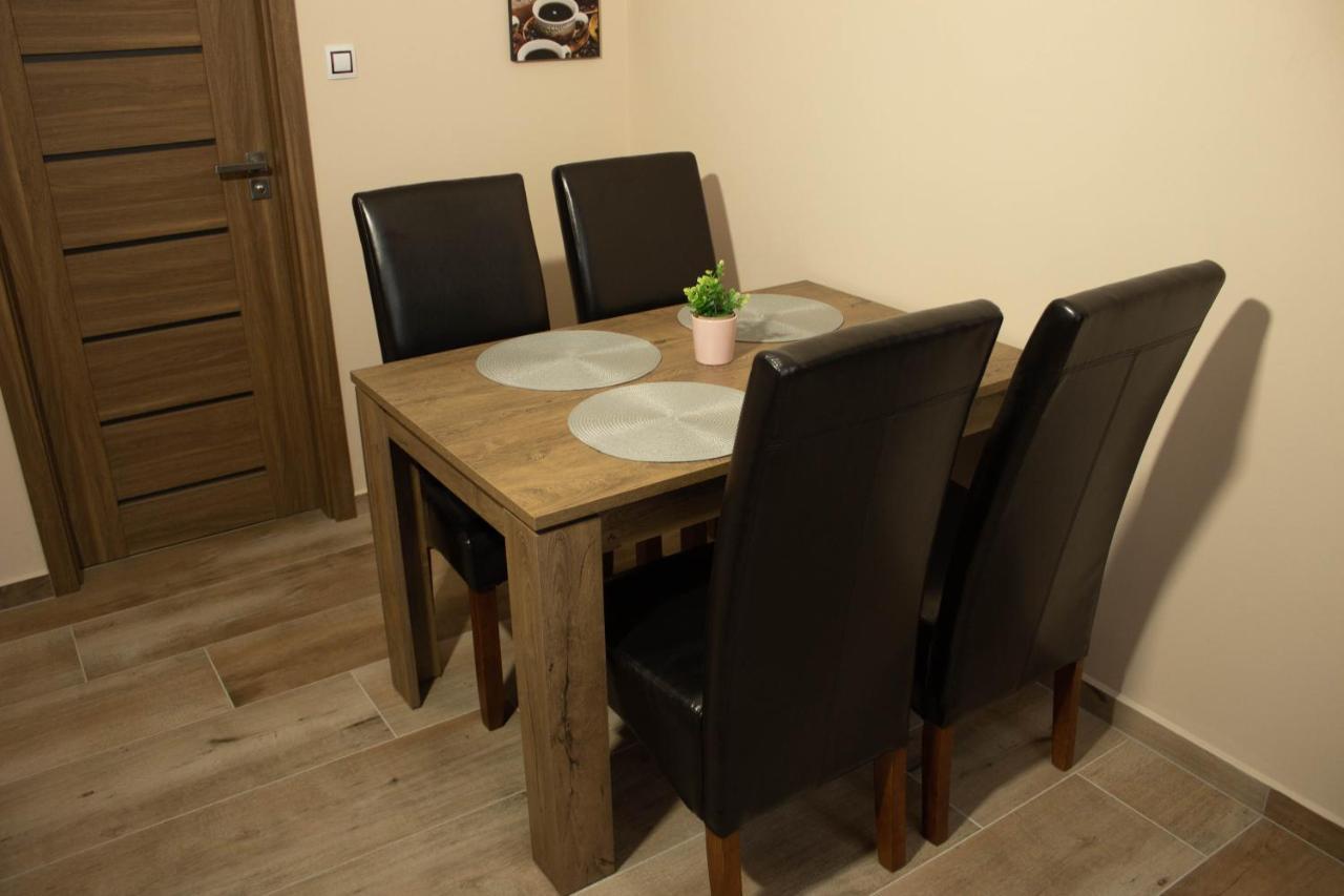 Apartmany Pilot Velka Hledsebe ภายนอก รูปภาพ